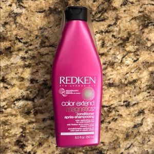 Redken color extend magnetics conditioner